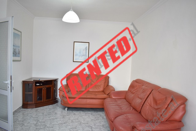 Apartament 2+1 me qera ne rrugen Memo Meto ne Tirane.

Ndodhet ne katin e 2-te te nje pallati te v